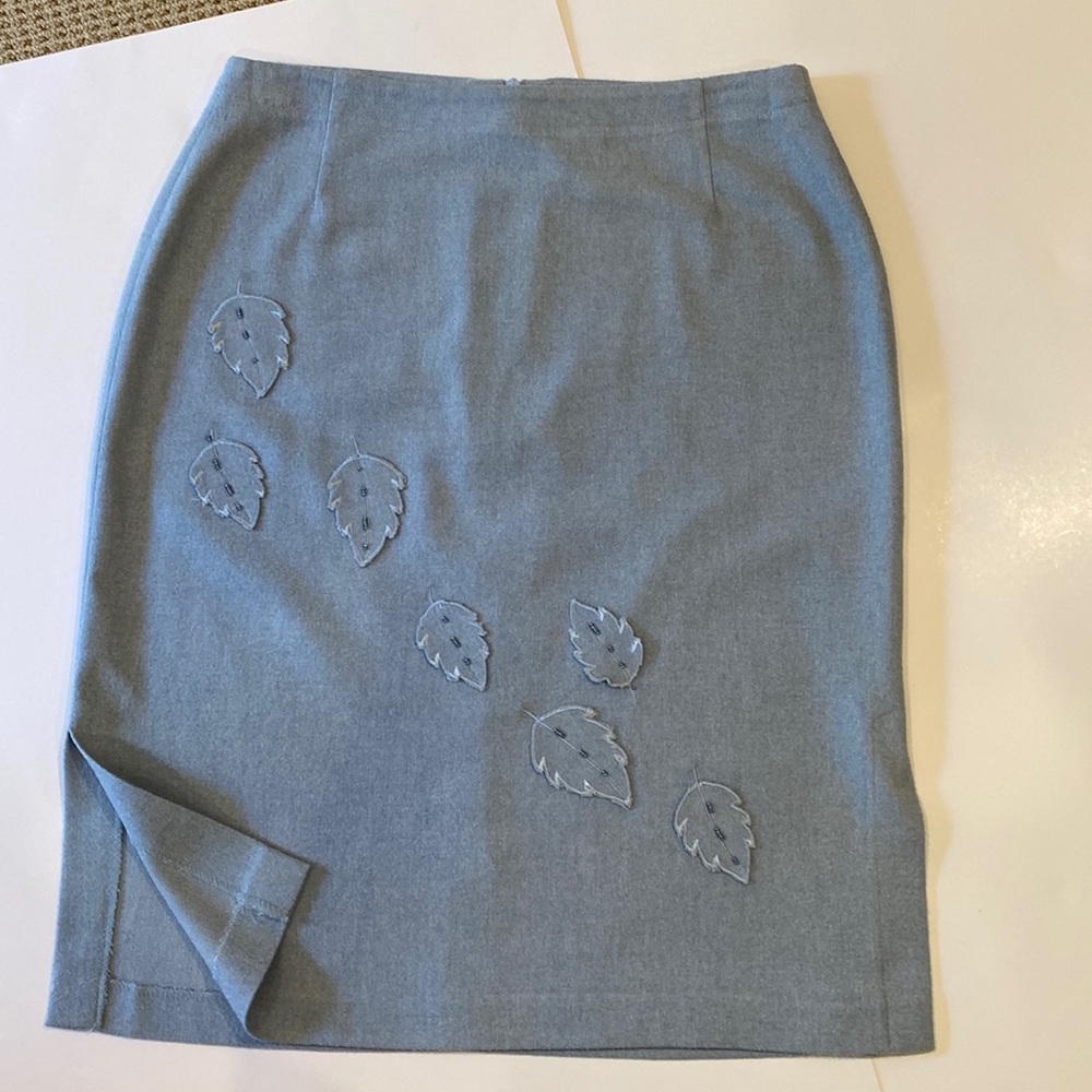 LAUNDRY BY SHELLI SEGAL POWER BLUE SKIRT WITH 7 LEAVES AND BEADS - Picture 1 of 11